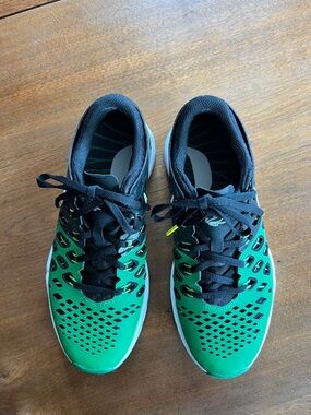 Nike men’s green and black Oregon Duck shoes